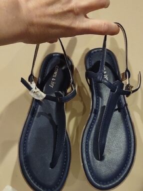 crown & ivy Navy T-Strap Sandals Thong Flats, NIB 8 Style Lily